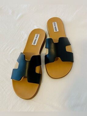 Steve Madden Black and Tan Slide Sandals